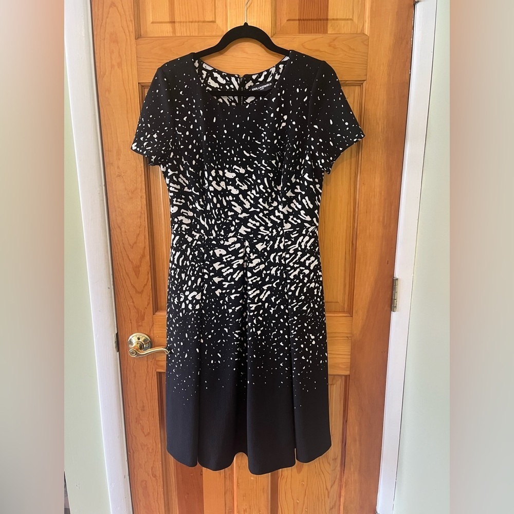 Karl Lagerford printed Woven Midi Dress Size 10 Black White Stretchy Comfort